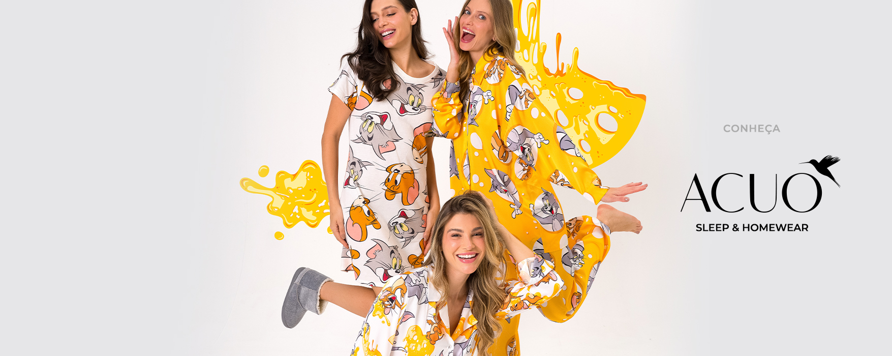 Conheça a marca ACUO, Sleep & Homewear. O banner apresenta duas mulheres utilizando nossos pijamas "Eternos". Pijamas acetinados com renda,  respectivamente nas cores preto e branco.